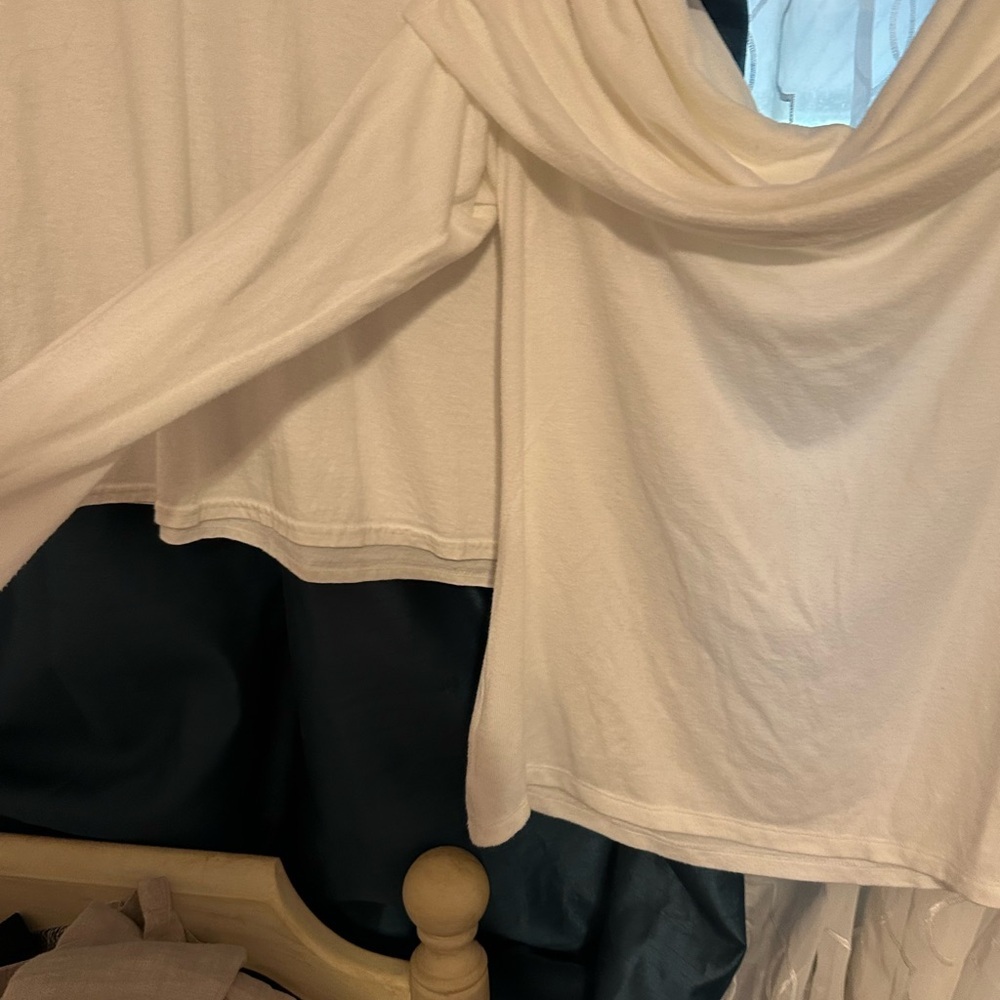 a.n.a Soft White droop next Blouse - Picture 4 of 4